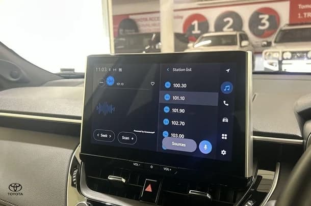2023 Toyota Corolla Cross Hybrid Atmos AWD image 3