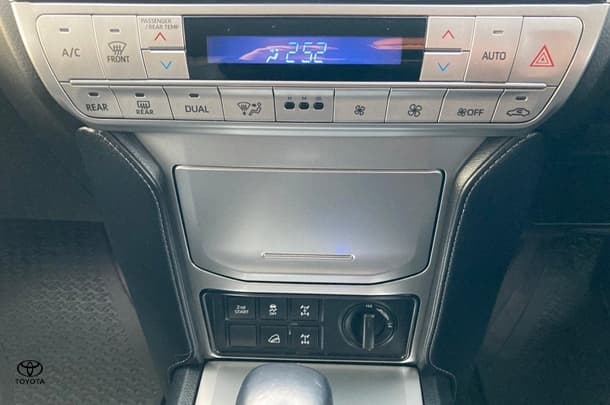2021 Toyota Prado VX image 16