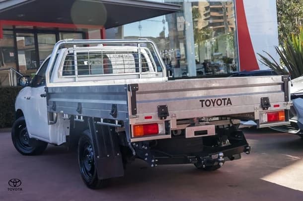 2024 TOYOTA Hilux 4x2 Workmate image 2
