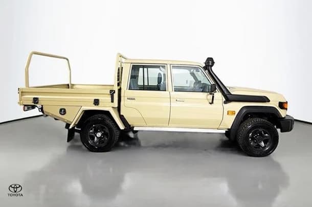2024 Toyota LANDCRUISER MILITARY GXL image 10