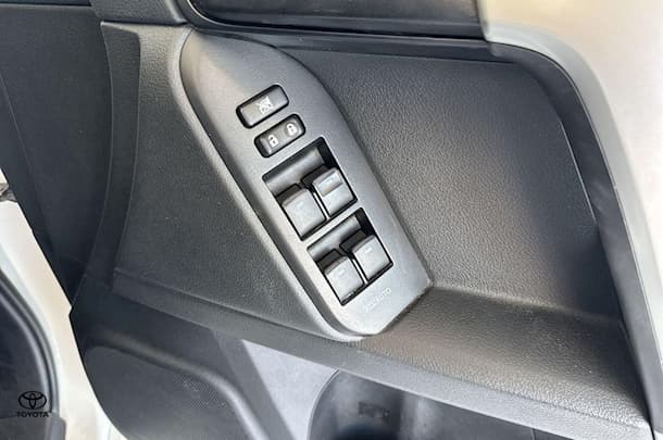 2022 Toyota Prado GXL image 18