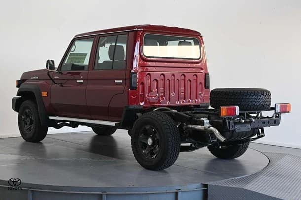 2024 Toyota LC Military GXL image 7