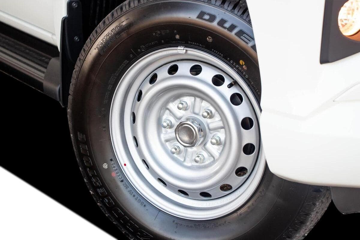 2024 Mitsubishi Triton GLX MR Manual 4x4 MY23 image 12