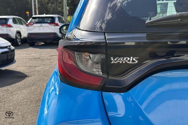 2022 Toyota Yaris Ascent Sport image 9