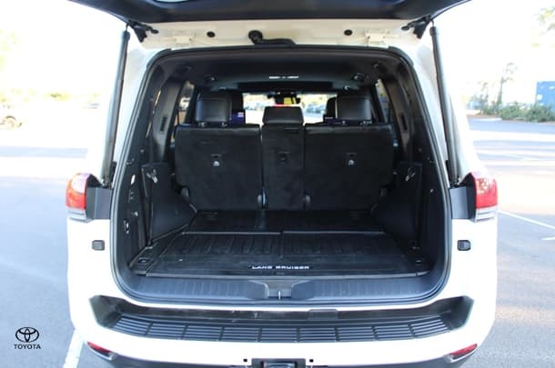 2023 Toyota Landcruiser Sahara image 17
