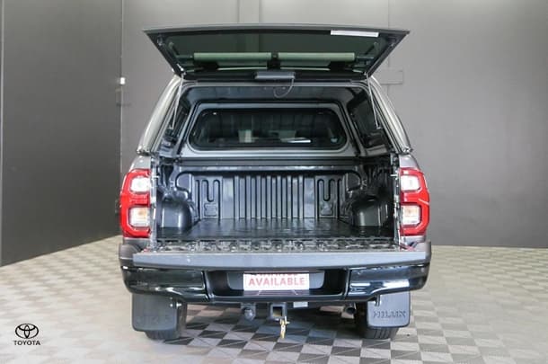 2024 Toyota Hilux 4x4 SR5 image 22