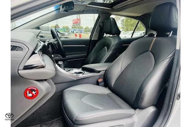 2019 Toyota Camry SL image 18