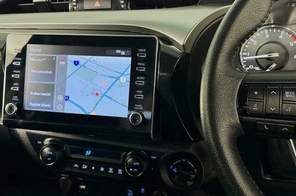 2022 Toyota Hilux SR5 image 13