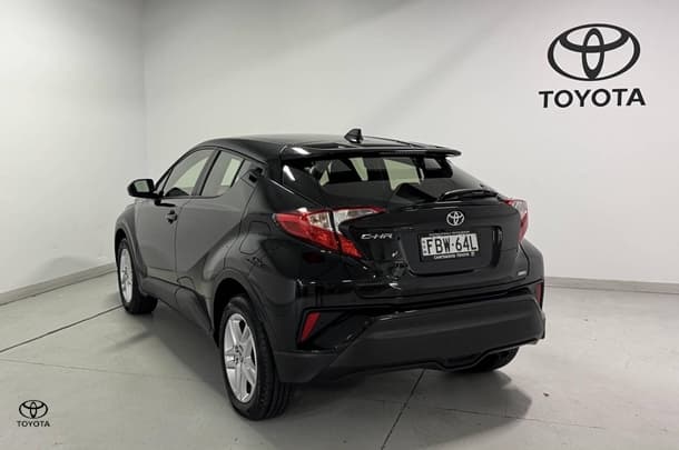 2023 Toyota C-HR GXL AWD image 6