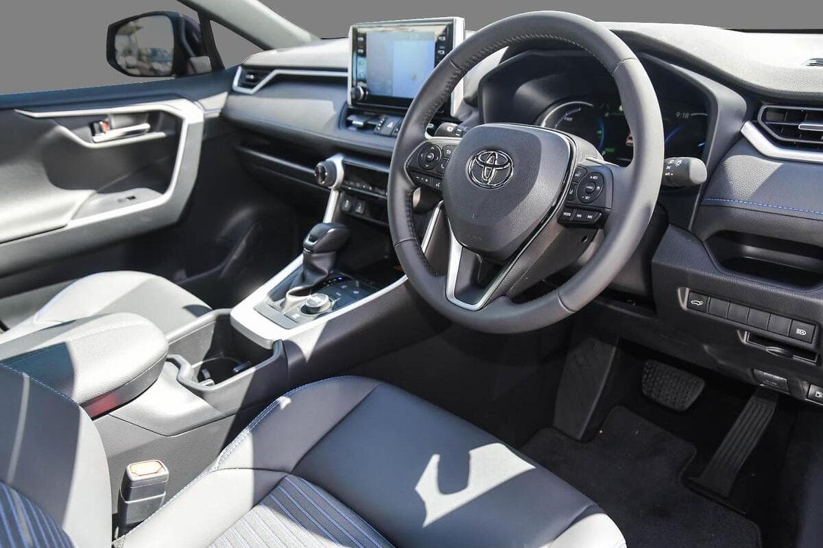 2025 Toyota RAV4 XSE Auto eFour image 6