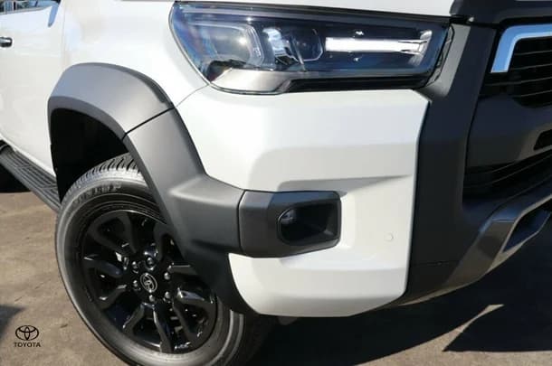 2024 Toyota Hilux 4x4 Rogue image 2