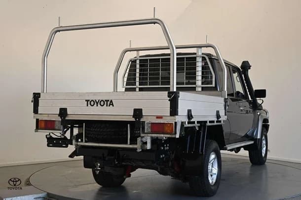 2021 Toyota LC Military GXL image 5