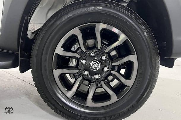 2024 Toyota Hilux SR image 5
