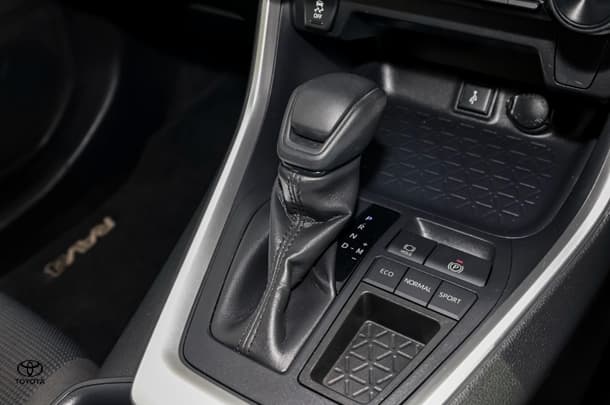 2020 Toyota RAV4 GX-2WD image 16