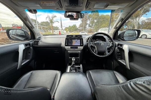 2021 Toyota Prado GXL image 11