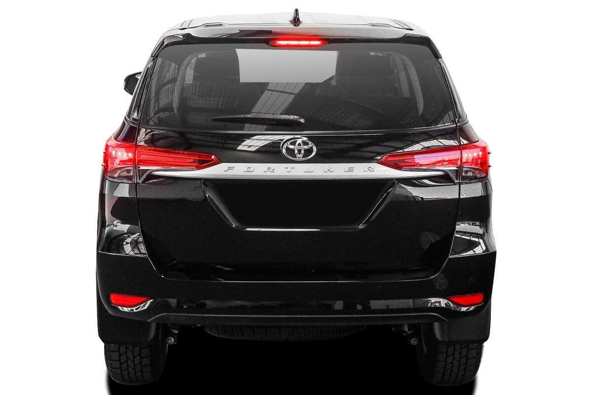 2025 Toyota Fortuner GX Auto 4x4 image 3