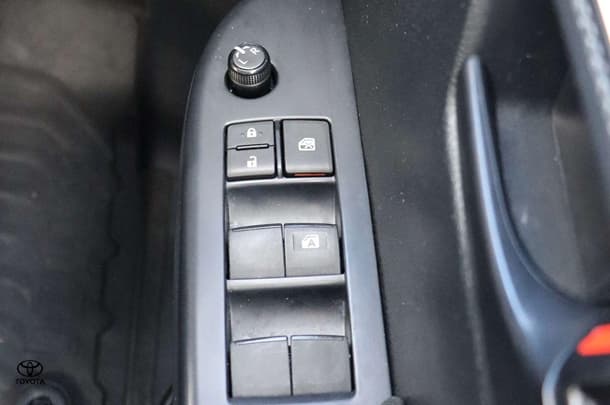 2023 Toyota Hilux 4x4 SR image 28