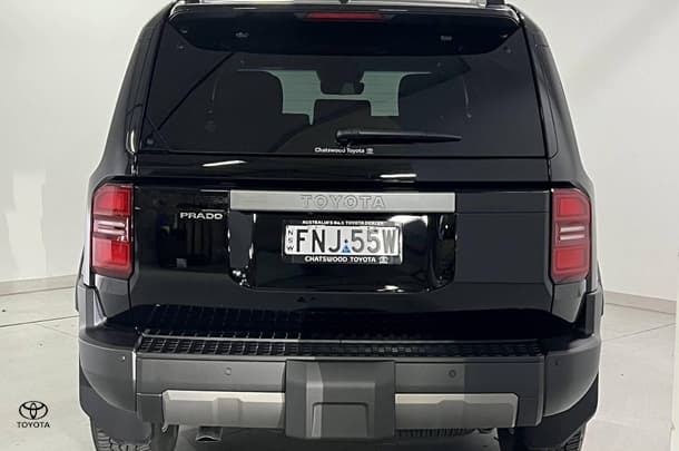 2025 Toyota Prado GXL image 7
