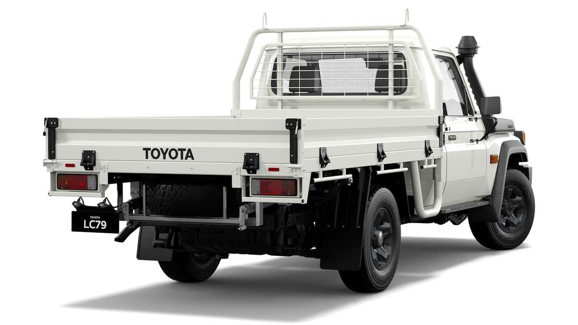 2025 Toyota LandCruiser 79 GX Single-Cab Cab-Chassis image 3