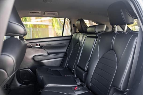 2024 Toyota KLUGER HYBRID AWD GRANDE image 18