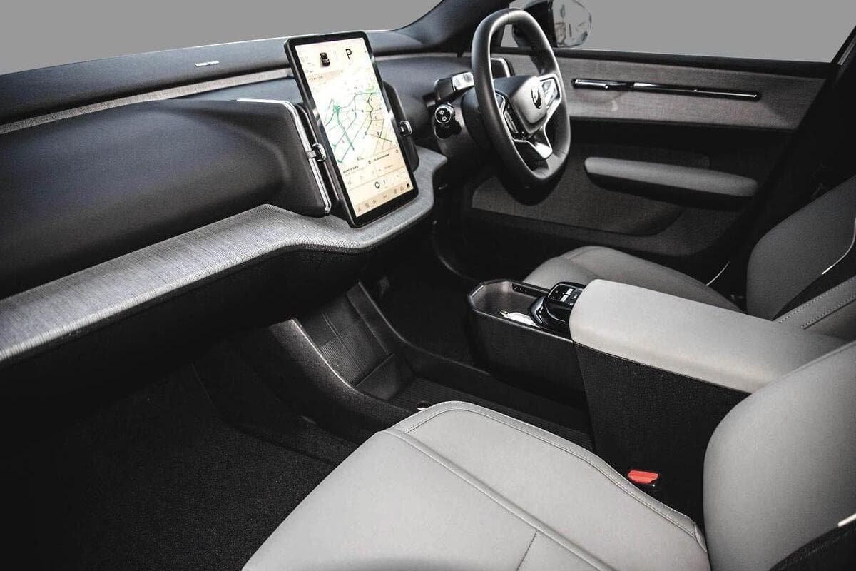 2025 Volvo EX30 Single Motor Extended Range Plus Auto MY25 image 6