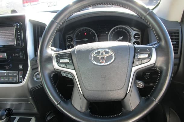 2020 Toyota Landcruiser GXL image 14