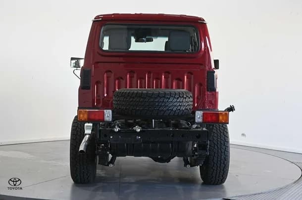2024 Toyota LC Military GXL image 6