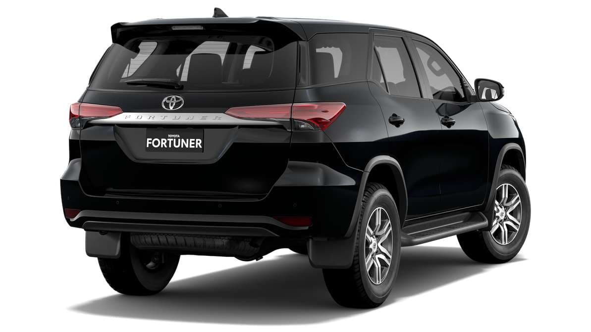 2024 Toyota Fortuner GX Automatic image 3