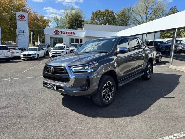 2022 Toyota Hilux SR5 image 3