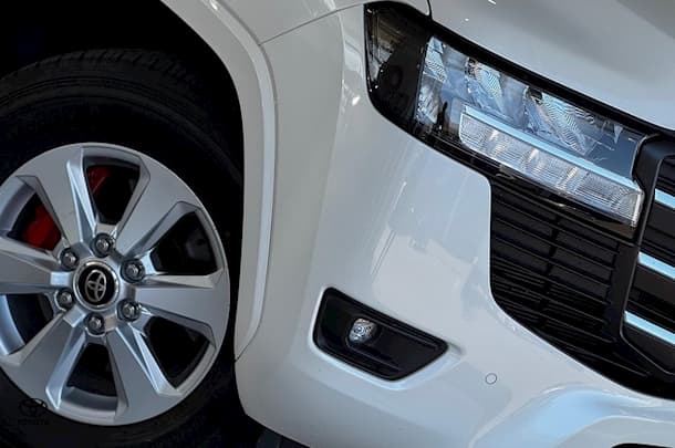 2022 Toyota Landcruiser GXL image 2