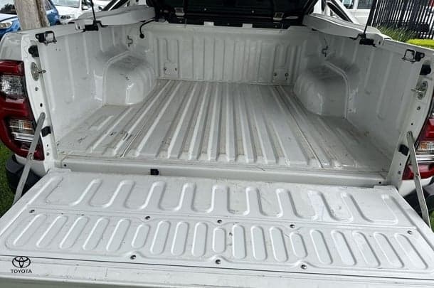 2023 Toyota Hilux SR5 image 23