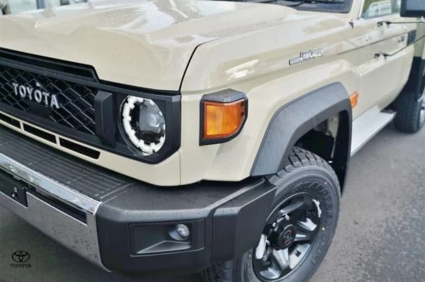 2025 Toyota LC Military GXL image 21