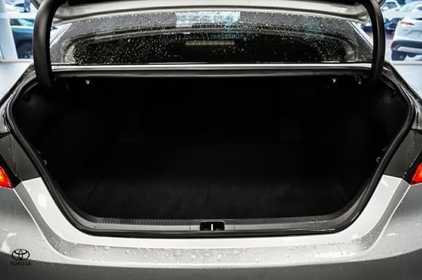 2019 Toyota Camry Hybrid Ascent image 11