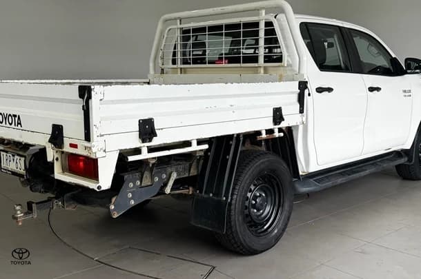 2020 Toyota Hilux SR image 15