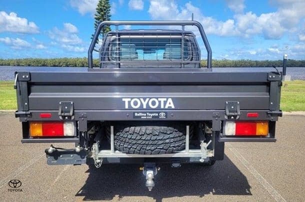 2023 Toyota LC Military GXL image 5