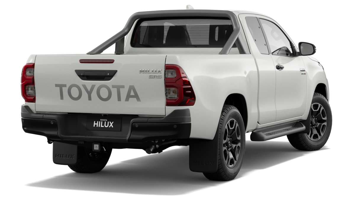 2024 Toyota HiLux 4x4 SR5 Extra-Cab Pick-up image 3