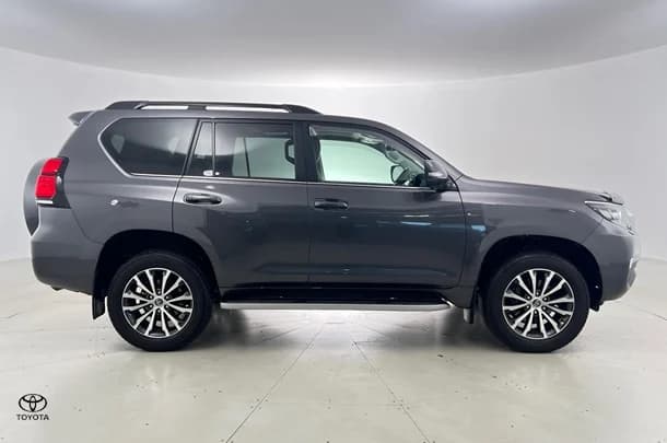 2023 Toyota Prado Kakadu image 5