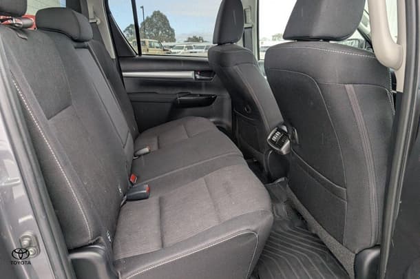 2022 Toyota Hilux SR5 image 17