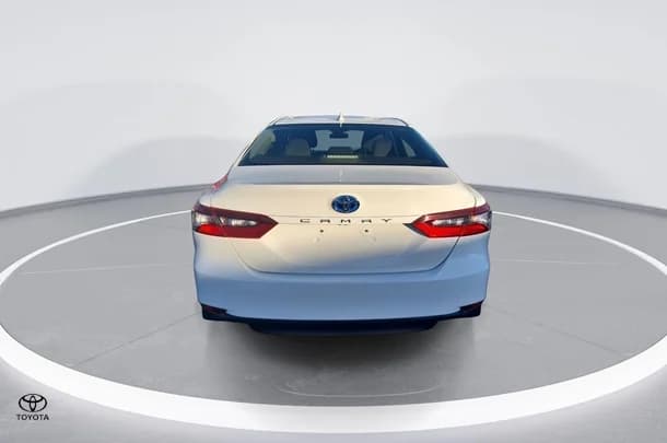 2021 Toyota Camry Hybrid Ascent image 2