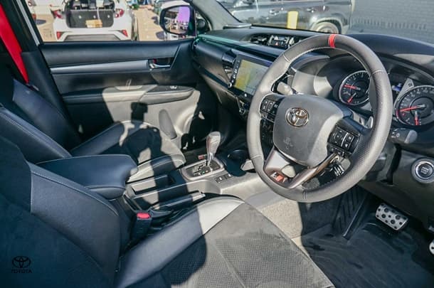 2023 Toyota HILUX GR-S image 6