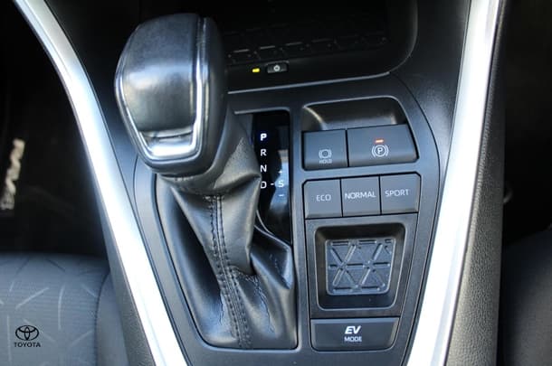 2024 Toyota RAV4 Hybrid GXL-2WD image 18