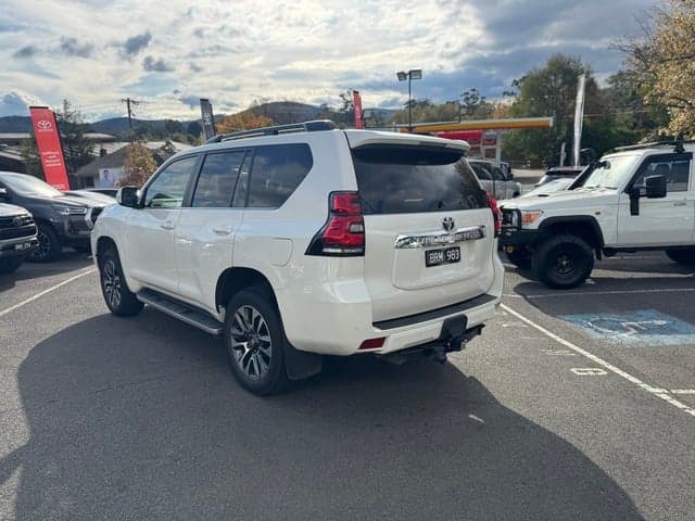 2021 Toyota Prado VX image 5