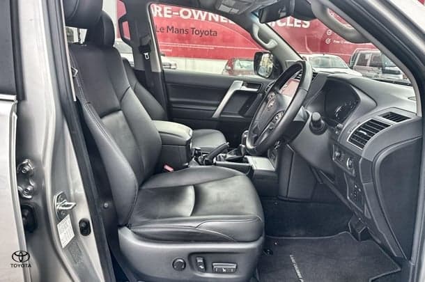 2023 Toyota Prado VX image 20