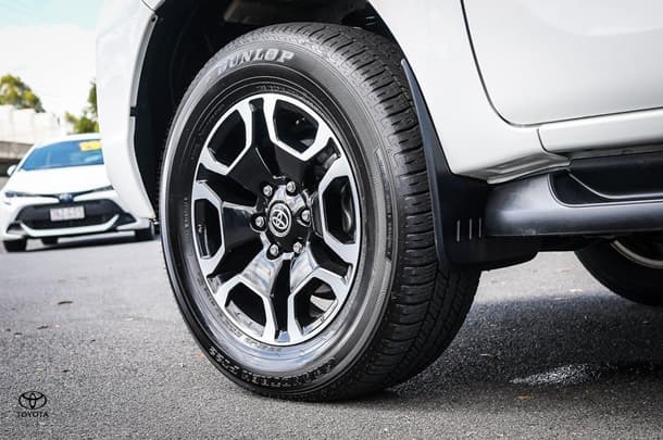 2023 Toyota HILUX SR5 image 6