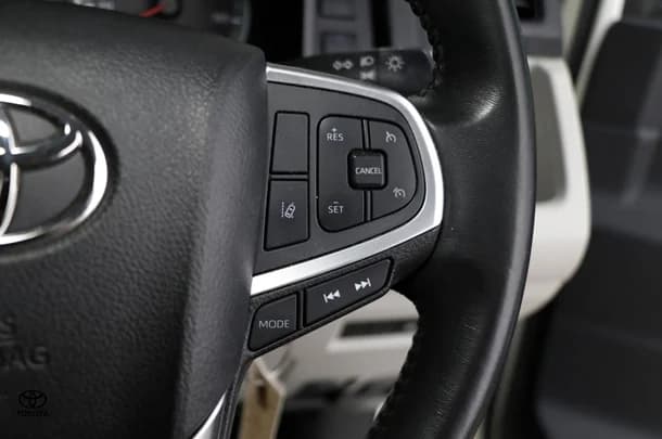 2019 Toyota Hiace LWB image 16
