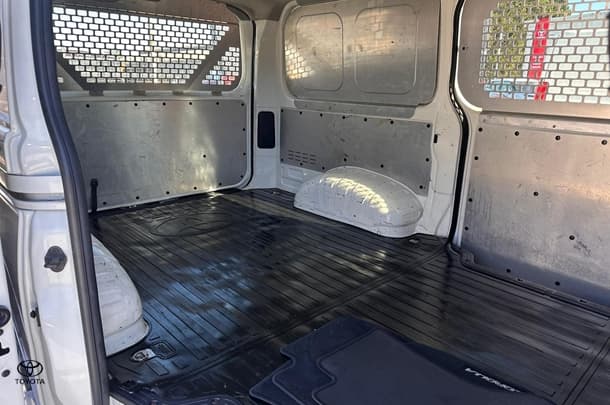 2021 Toyota HiAce LWB image 24