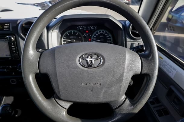 2020 Toyota LC MILITARY GXL image 8