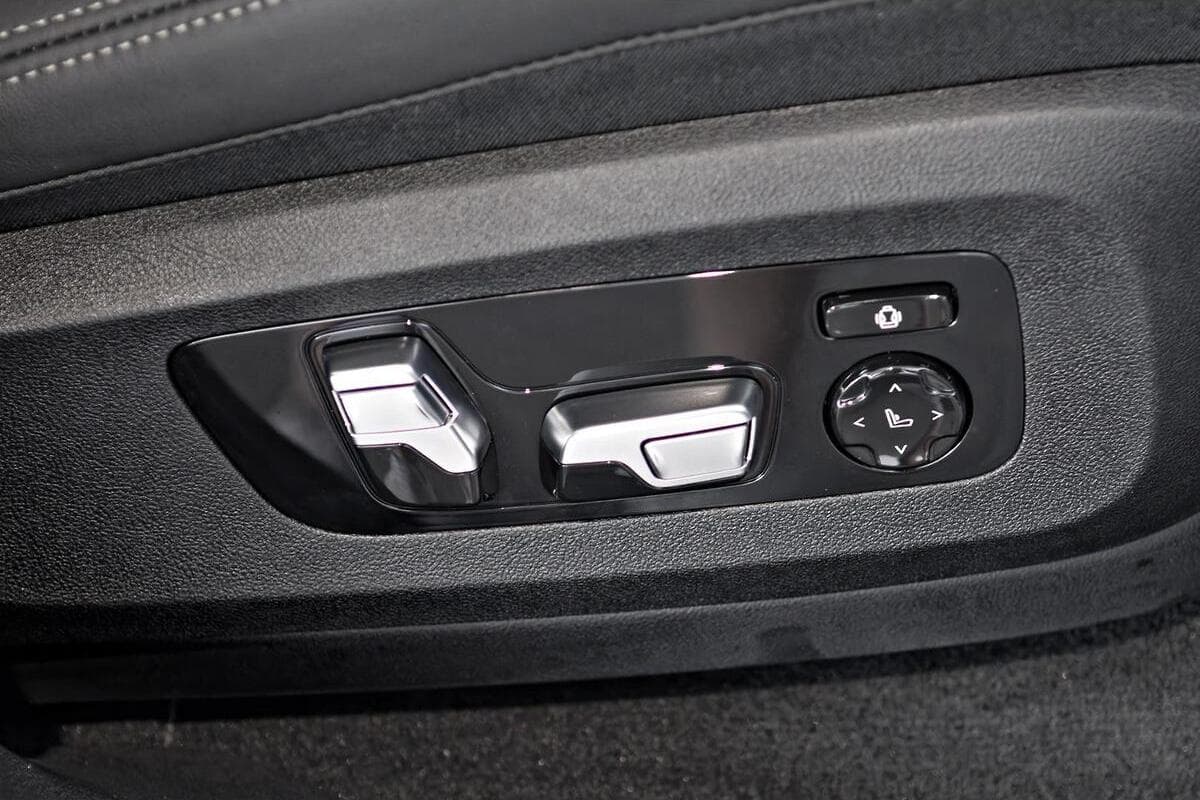 2025 BMW X6 M60i G06 LCI Auto 4x4 image 15