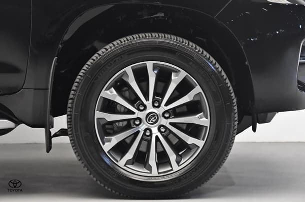 2023 Toyota Prado Kakadu image 26