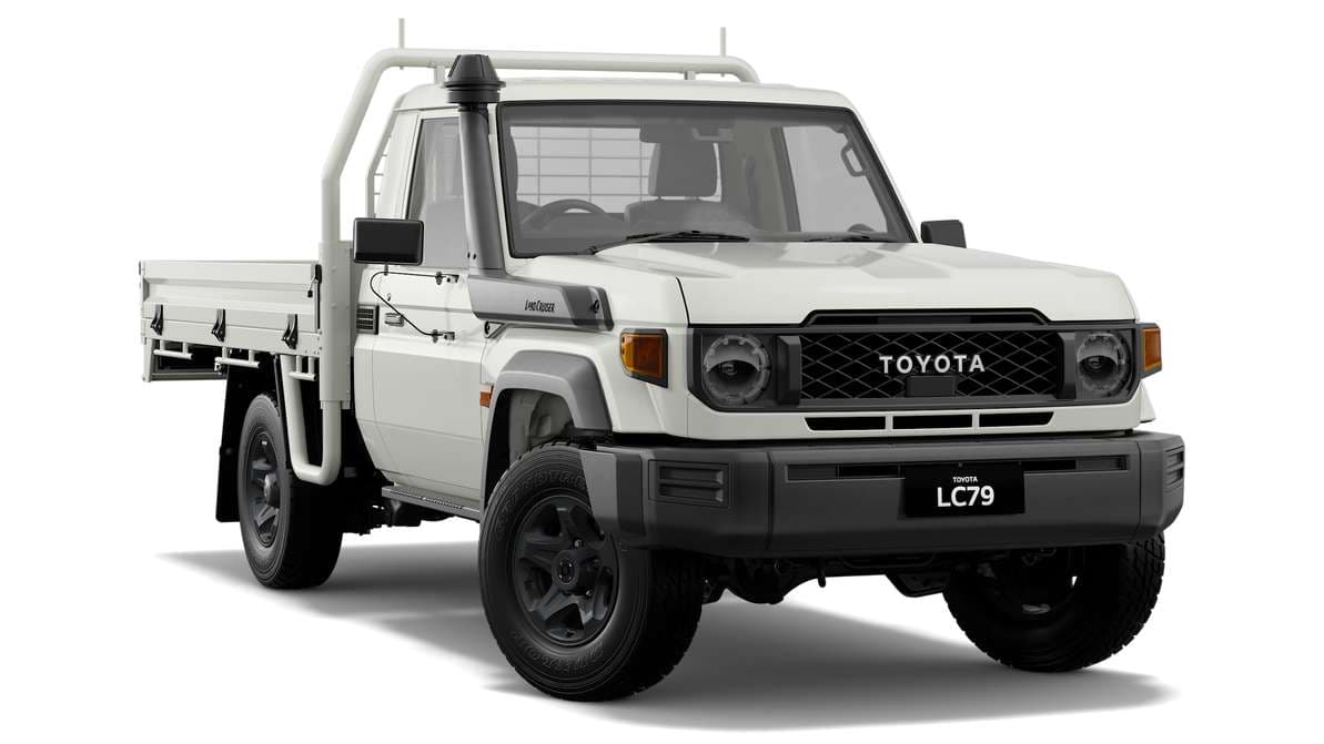 2024 Toyota LandCruiser 79 GX Single-Cab Cab-Chassis image 1